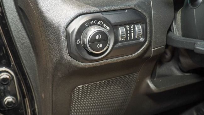 Подержанный Jeep Wrangler IV (JL), 3.6 л, 2018 в Шардже от Alnujoom Al Malakiah Used Cars Черный цвет. GCC | AUTO.AE