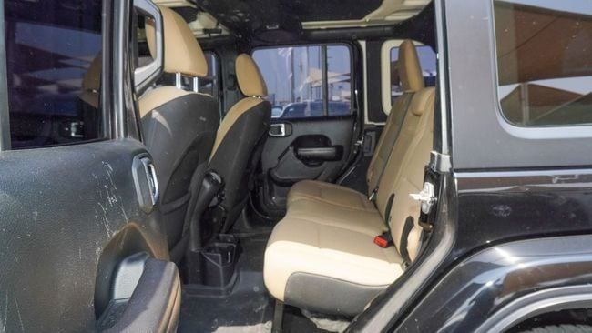 Подержанный Jeep Wrangler IV (JL), 3.6 л, 2018 в Шардже от Alnujoom Al Malakiah Used Cars Черный цвет. GCC | AUTO.AE