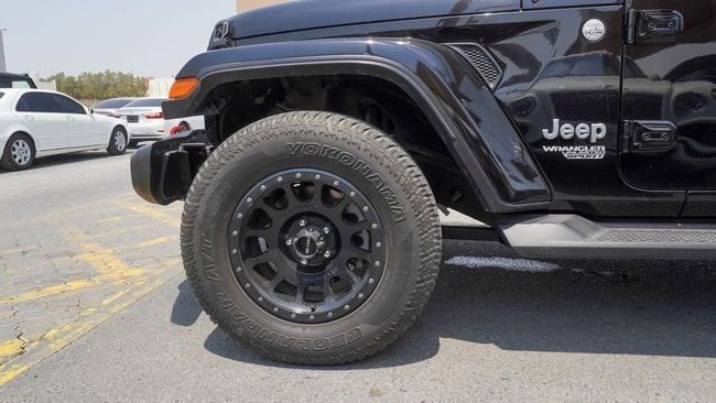 Подержанный Jeep Wrangler IV (JL), 3.6 л, 2018 в Шардже от Alnujoom Al Malakiah Used Cars Черный цвет. GCC | AUTO.AE