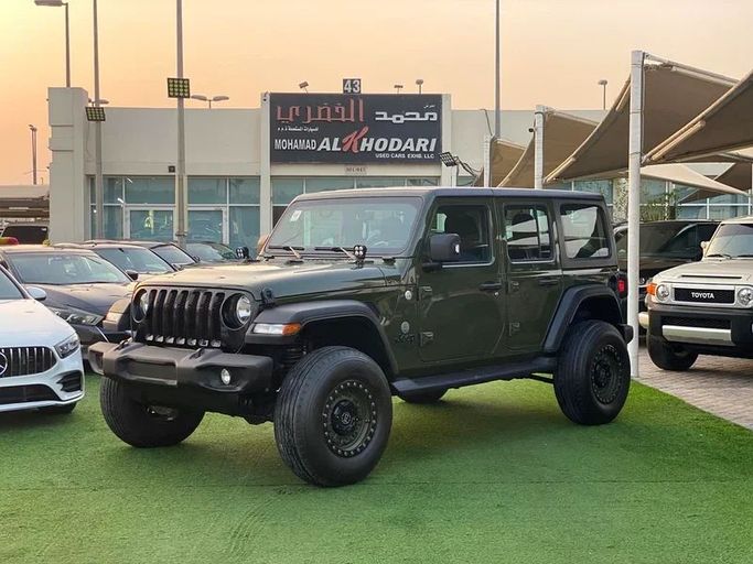 Подержанный Jeep Wrangler IV (JL), 2.0 л, 2021 в Шардже от Ahmad alkhodari Motors Зеленый цвет. GCC | AUTO.AE