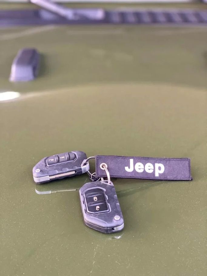 Подержанный Jeep Wrangler IV (JL), 2.0 л, 2021 в Шардже от Ahmad alkhodari Motors Зеленый цвет. GCC | AUTO.AE