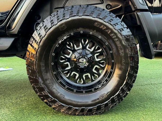 Подержанный Jeep Wrangler IV (JL), 3.6 л, 2021 в Шардже от Ahmad alkhodari Motors Черный цвет. Европейская | AUTO.AE