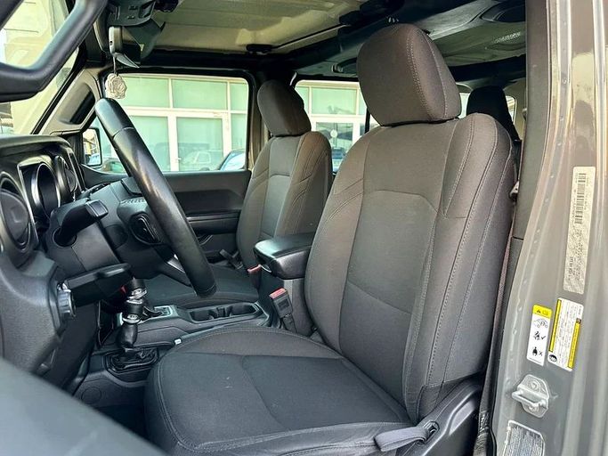 Used Jeep Wrangler IV (JL), 2.0 l, 2019 in Sharjah by Ahmad alkhodari Motors, Grey color. GCC Specs | AUTO.AE