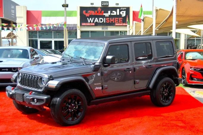 Подержанный Jeep Wrangler IV (JL), 2.0 л, 2021 в Шардже от Wadishee Used Cars Серый цвет. Американская | AUTO.AE