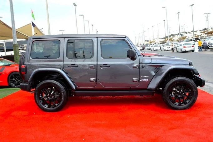 Подержанный Jeep Wrangler IV (JL), 2.0 л, 2021 в Шардже от Wadishee Used Cars Серый цвет. Американская | AUTO.AE
