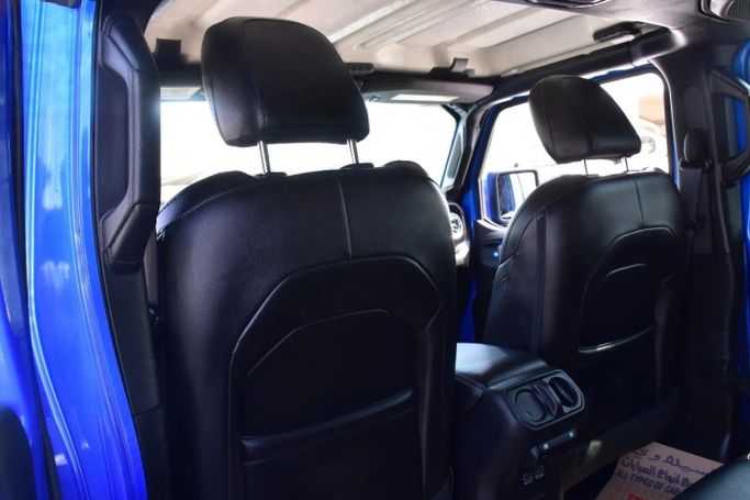 Подержанный Jeep Wrangler 4xe IV (JL) Рестайлинг, 2.0 л, 2023 в Шардже от Alfaris Used Cars Синий цвет. Other | AUTO.AE