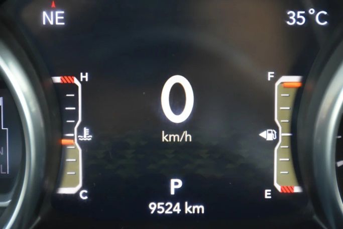 Подержанный Jeep Wrangler IV (JL), 2.0 л, 2023 в Шардже от Alfaris Used Cars Черный цвет. Other | AUTO.AE