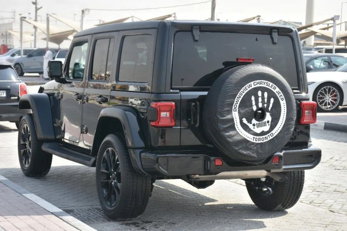 Подержанный Jeep Wrangler IV (JL), 2.0 л, 2023 в Шардже от Alfaris Used Cars Черный цвет. Other | AUTO.AE