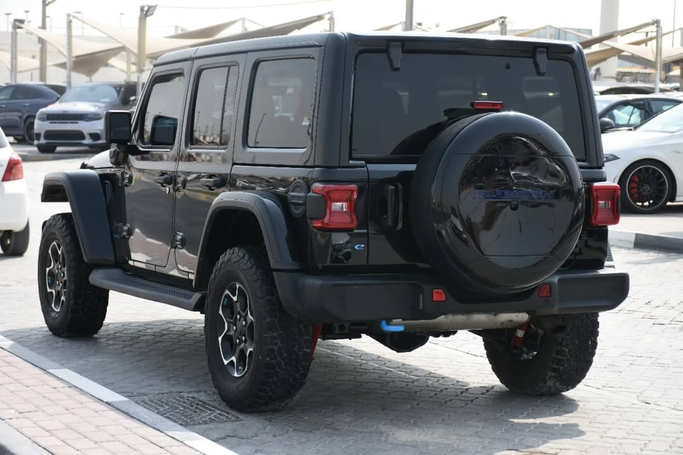 Подержанный Jeep Wrangler IV (JL), 2.0 л, 2023 в Шардже от Alfaris Used Cars Черный цвет. Other | AUTO.AE