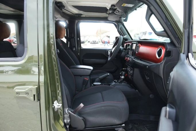 Used Jeep Wrangler IV (JL), 2.0 l, 2022 in Sharjah by Alfaris Used Cars, Green color. Other | AUTO.AE