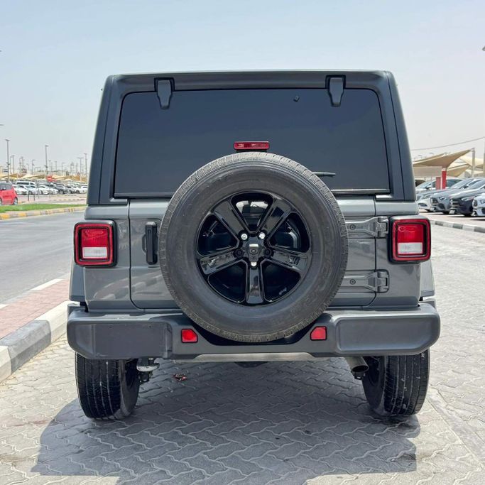 Used Jeep Wrangler IV (JL), 3.6 l, 2022 in Sharjah by Alfaris Used Cars, Grey color. Other | AUTO.AE