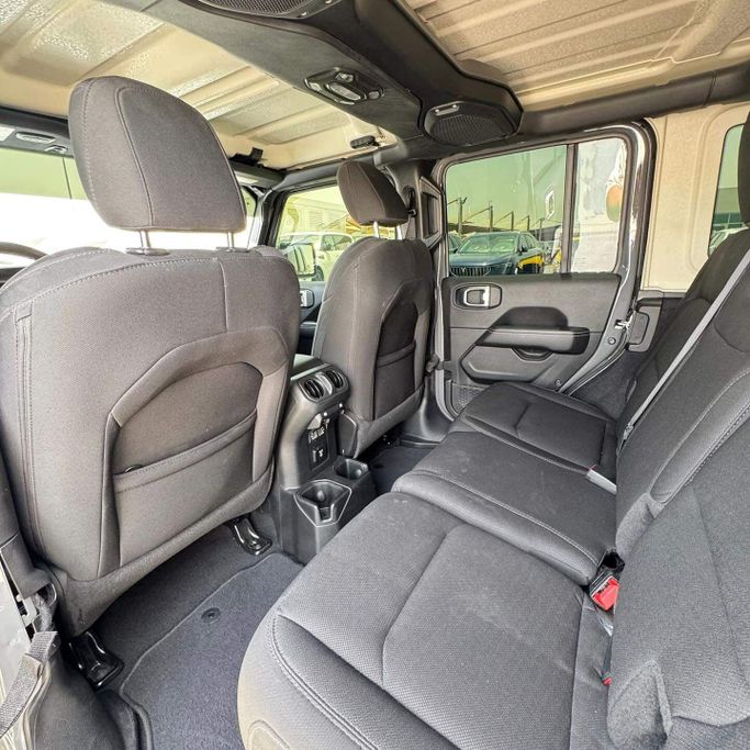 Used Jeep Wrangler IV (JL), 3.6 l, 2022 in Sharjah by Alfaris Used Cars, Grey color. Other | AUTO.AE