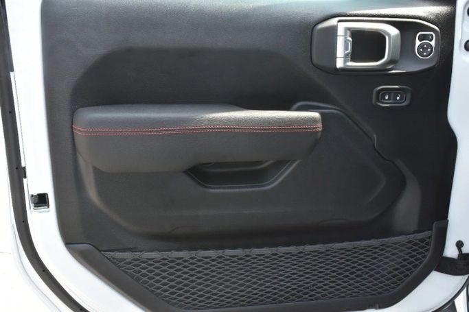 Used Jeep Wrangler IV (JL), 2.0 l, 2022 in Sharjah by Alfaris Used Cars, White color. Other | AUTO.AE