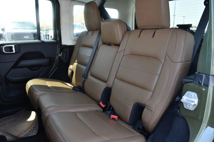 Used Jeep Wrangler IV (JL), 3.0 l, 2021 in Sharjah by Alfaris Used Cars, Green color. Other | AUTO.AE