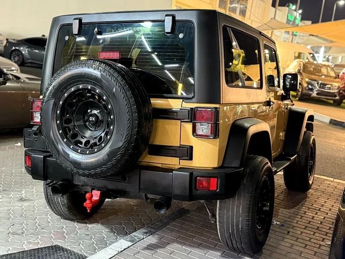 Подержанный Jeep Wrangler III (JK), 3.6 л, 2014 в Шардже от Al Muhtaref Used Cars Желтый цвет. GCC | AUTO.AE