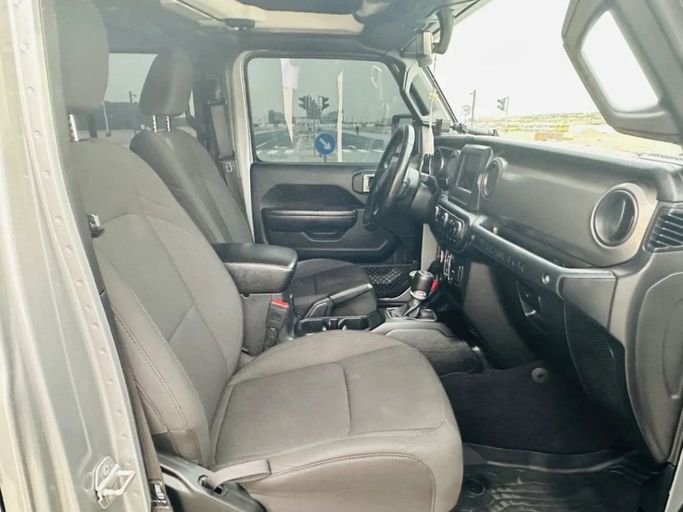 Подержанный Jeep Wrangler IV (JL), 3.6 л, 2021 в Шардже от Al Aayan Used Cars Серый цвет. GCC | AUTO.AE