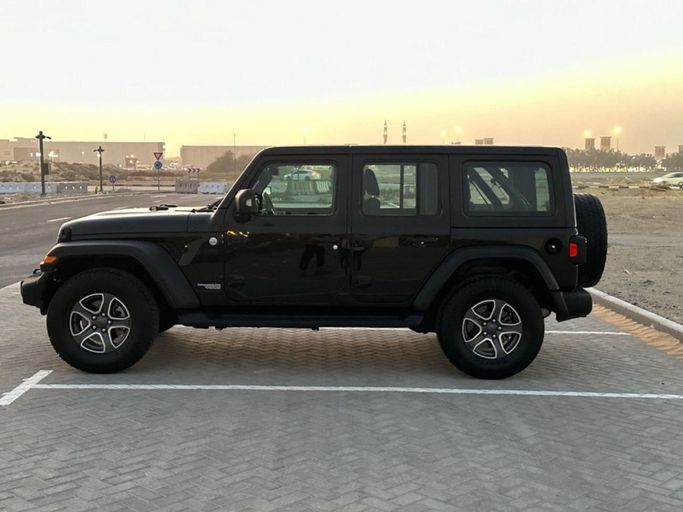 Подержанный Jeep Wrangler IV (JL), 3.6 л, 2021 в Шардже от Al Aayan Used Cars Черный цвет. GCC | AUTO.AE