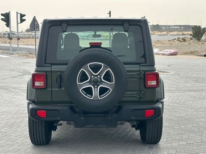 Подержанный Jeep Wrangler IV (JL), 3.6 л, 2021 в Шардже от Al Aayan Used Cars Зеленый цвет. GCC | AUTO.AE