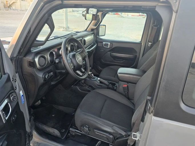 Подержанный Jeep Wrangler IV (JL), 3.6 л, 2021 в Шардже от Al Aayan Used Cars Черный цвет. GCC | AUTO.AE