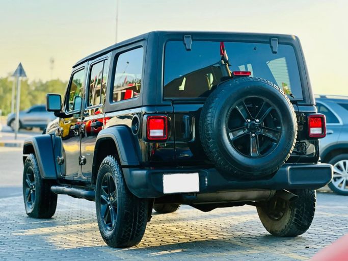 Подержанный Jeep Wrangler IV (JL), 3.6 л, 2021 в Шардже от Kandy Cars Черный цвет. Other | AUTO.AE