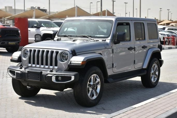 Подержанный Jeep Wrangler IV (JL), 3.6 л, 2021 в Шардже от Alfaris Used Cars Серебристый цвет. Other | AUTO.AE