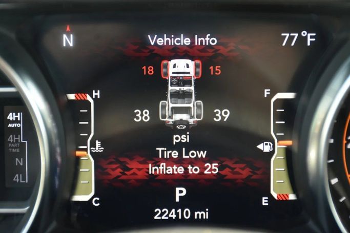 Подержанный Jeep Wrangler IV (JL), 3.6 л, 2023 в Шардже от Alfaris Used Cars Оранжевый цвет. Other | AUTO.AE