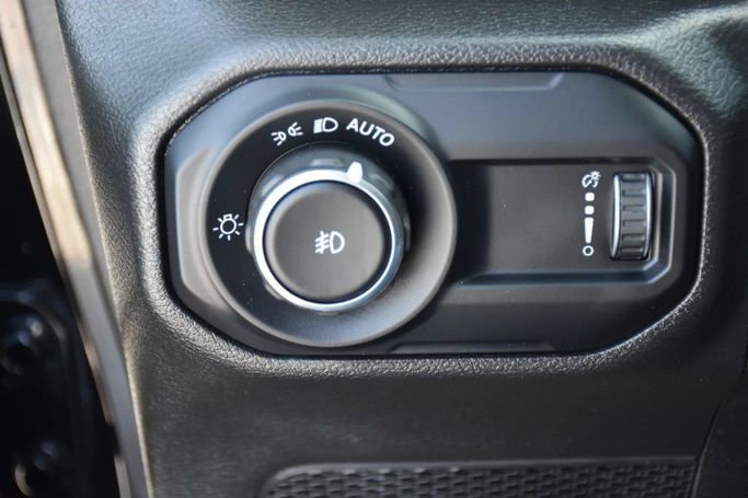 Подержанный Jeep Wrangler IV (JL), 2.0 л, 2023 в Шардже от Alfaris Used Cars Черный цвет. Other | AUTO.AE