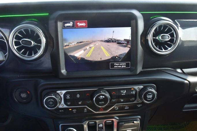 Подержанный Jeep Wrangler IV (JL), 3.6 л, 2021 в Шардже от Alfaris Used Cars Зеленый цвет. Other | AUTO.AE