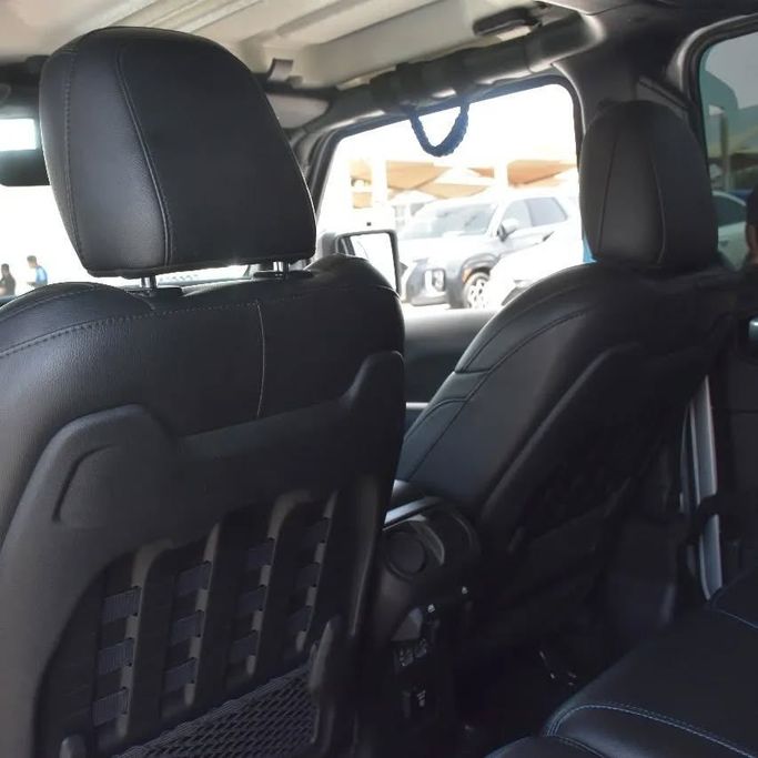 Подержанный Jeep Wrangler IV (JL), 2.0 л, 2022 в Шардже от Alfaris Used Cars Черный цвет. Other | AUTO.AE