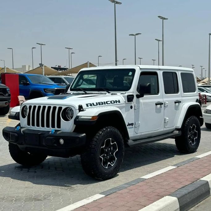 Подержанный Jeep Wrangler IV (JL), 2.0 л, 2022 в Шардже от Alfaris Used Cars Белый цвет. Other | AUTO.AE