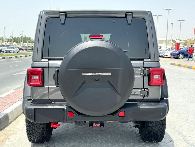 Подержанный Jeep Wrangler IV (JL), 2.0 л, 2022 в Шардже от Alfaris Used Cars Серый цвет. Other | AUTO.AE