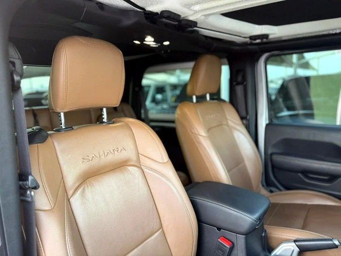 Подержанный Jeep Wrangler IV (JL), 3.6 л, 2021 в Шардже от Hayan Alkhudari Used Cars Серый цвет. GCC | AUTO.AE