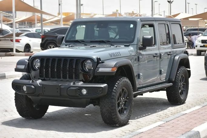 Подержанный Jeep Wrangler IV (JL) Рестайлинг, 2.0 л, 2024 в Шардже от Alfaris Used Cars Серый цвет. Other | AUTO.AE