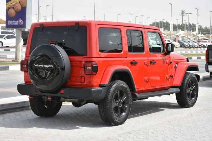 Подержанный Jeep Wrangler IV (JL), 2.0 л, 2022 в Шардже от Alfaris Used Cars Красный цвет. Other | AUTO.AE