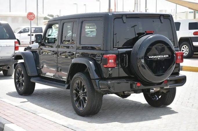 Подержанный Jeep Wrangler IV (JL), 2.0 л, 2023 в Шардже от Alfaris Used Cars Черный цвет. Other | AUTO.AE
