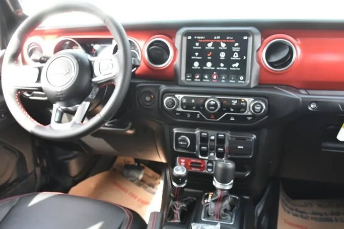 Подержанный Jeep Wrangler IV (JL), 3.6 л, 2023 в Шардже от Alfaris Used Cars Черный цвет. Other | AUTO.AE