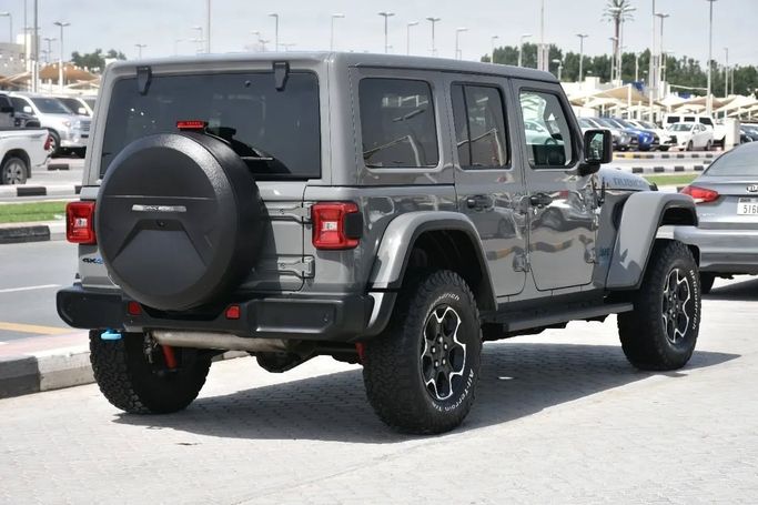 Подержанный Jeep Wrangler IV (JL), 2.0 л, 2021 в Шардже от Alfaris Used Cars Серый цвет. Other | AUTO.AE