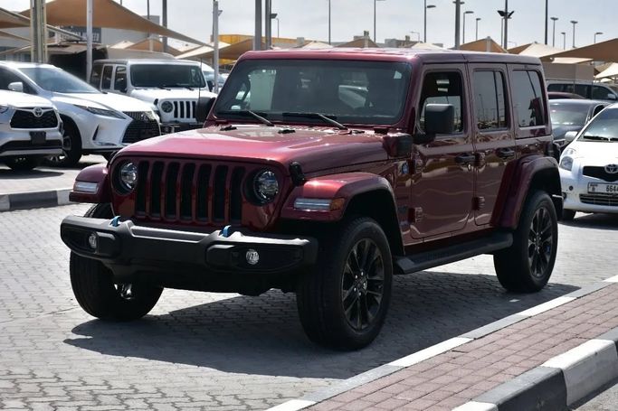 Подержанный Jeep Wrangler IV (JL), 2.0 л, 2021 в Шардже от Alfaris Used Cars Красный цвет. Other | AUTO.AE