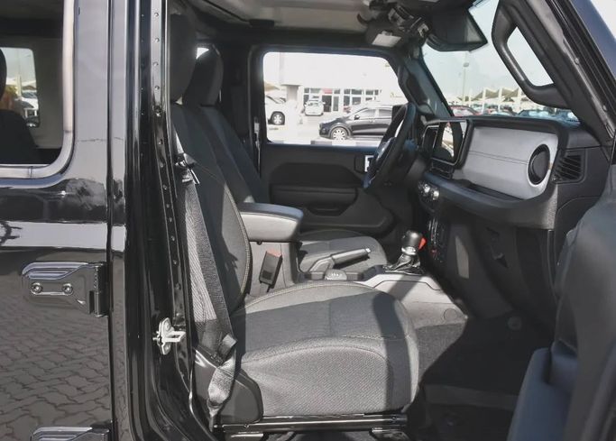 Новый Jeep Wrangler IV (JL) Рестайлинг, 2.0 л, 2024 в Шардже от Alfaris Used Cars Черный цвет. Other | AUTO.AE