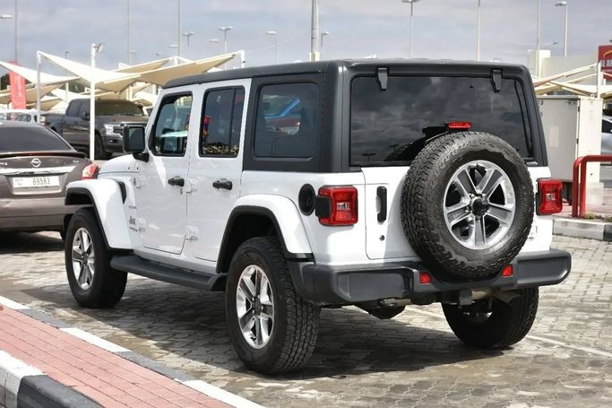 Подержанный Jeep Wrangler IV (JL), 2.0 л, 2020 в Шардже от Alfaris Used Cars Белый цвет. Other | AUTO.AE