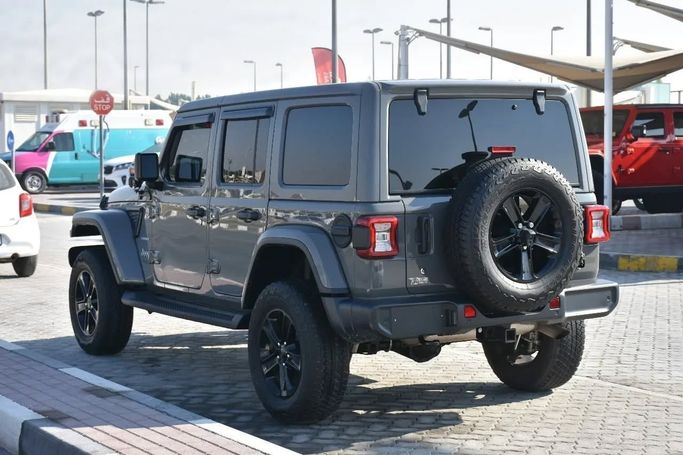 Подержанный Jeep Wrangler IV (JL), 2.0 л, 2020 в Шардже от Alfaris Used Cars Серый цвет. Other | AUTO.AE