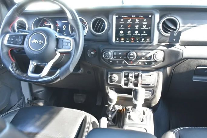 Подержанный Jeep Wrangler IV (JL), 2.0 л, 2020 в Шардже от Alfaris Used Cars Серый цвет. Other | AUTO.AE