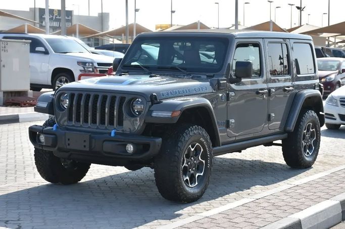 Подержанный Jeep Wrangler Rubicon IV (JL), 2.0 л, 2023 в Шардже от Alfaris Used Cars Серый цвет. Other | AUTO.AE