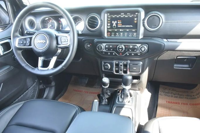 Подержанный Jeep Wrangler IV (JL), 2.0 л, 2023 в Шардже от Alfaris Used Cars Черный цвет. Other | AUTO.AE