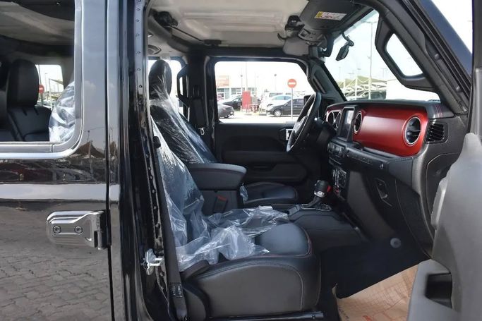 Подержанный Jeep Wrangler IV (JL), 2.0 л, 2023 в Шардже от Alfaris Used Cars Черный цвет. Other | AUTO.AE