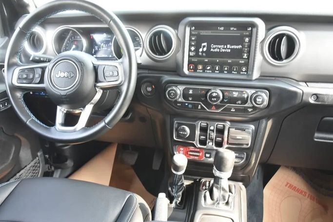 Подержанный Jeep Wrangler IV (JL), 2.0 л, 2022 в Шардже от Alfaris Used Cars Черный цвет. Other | AUTO.AE