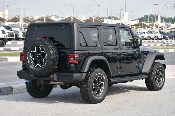 Подержанный Jeep Wrangler IV (JL), 2.0 л, 2022 в Шардже от Alfaris Used Cars Черный цвет. Other | AUTO.AE