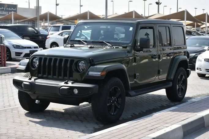 Подержанный Jeep Wrangler IV (JL), 3.6 л, 2022 в Шардже от Alfaris Used Cars Зеленый цвет. Other | AUTO.AE