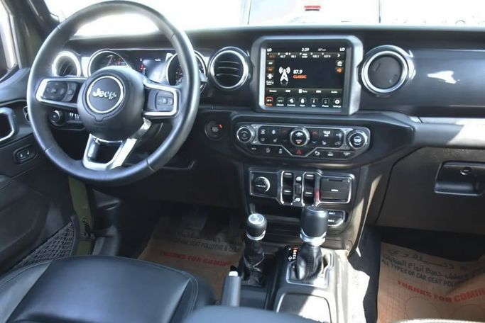 Подержанный Jeep Wrangler IV (JL), 3.6 л, 2022 в Шардже от Alfaris Used Cars Зеленый цвет. Other | AUTO.AE