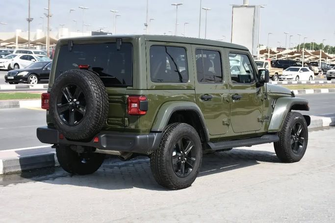 Подержанный Jeep Wrangler IV (JL), 3.6 л, 2022 в Шардже от Alfaris Used Cars Зеленый цвет. Other | AUTO.AE